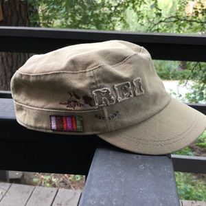 Hiking hat